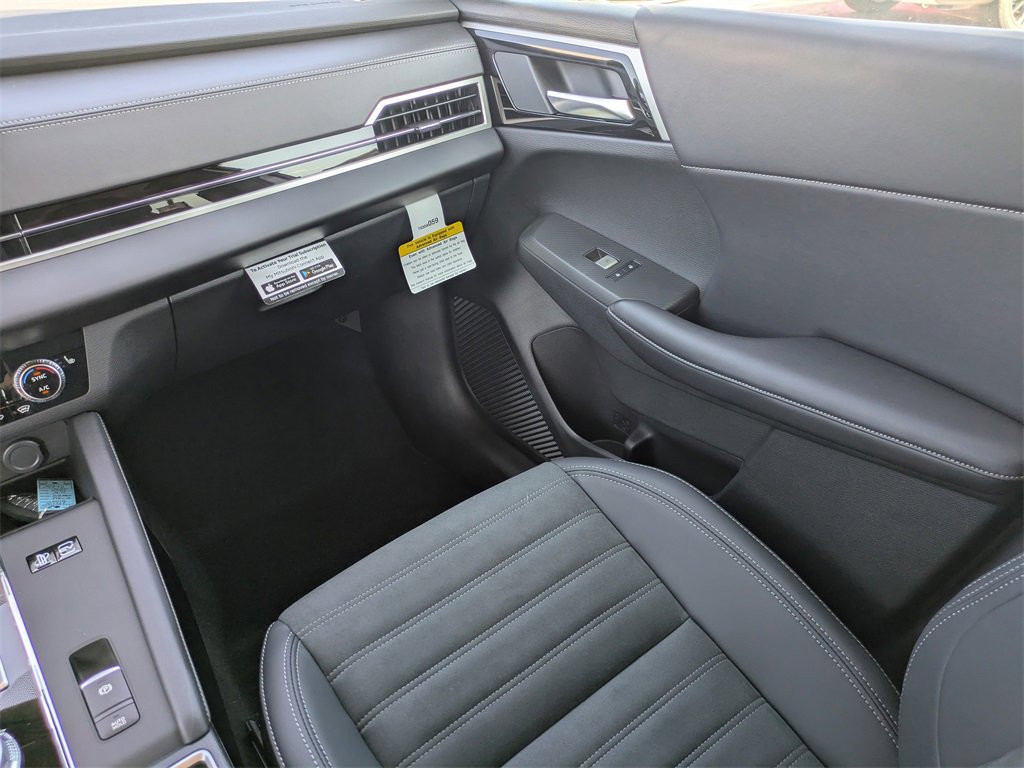 New 2025 Mitsubishi Outlander SE image 17