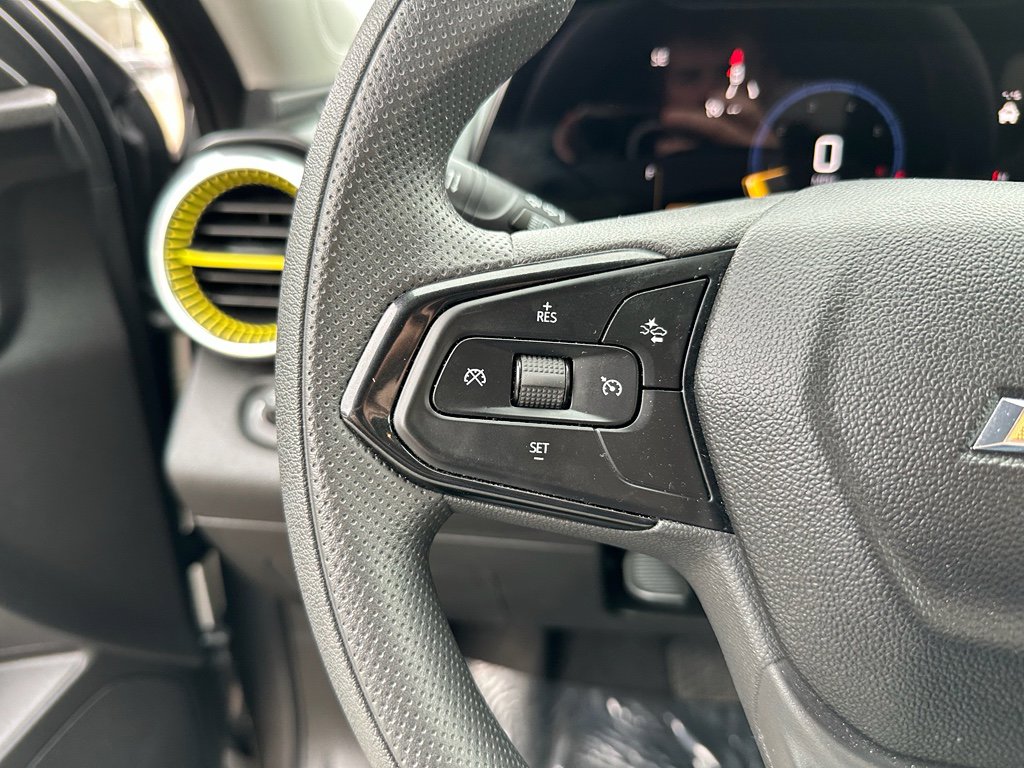 Used 2025 Chevrolet Trax LT FWD image 19