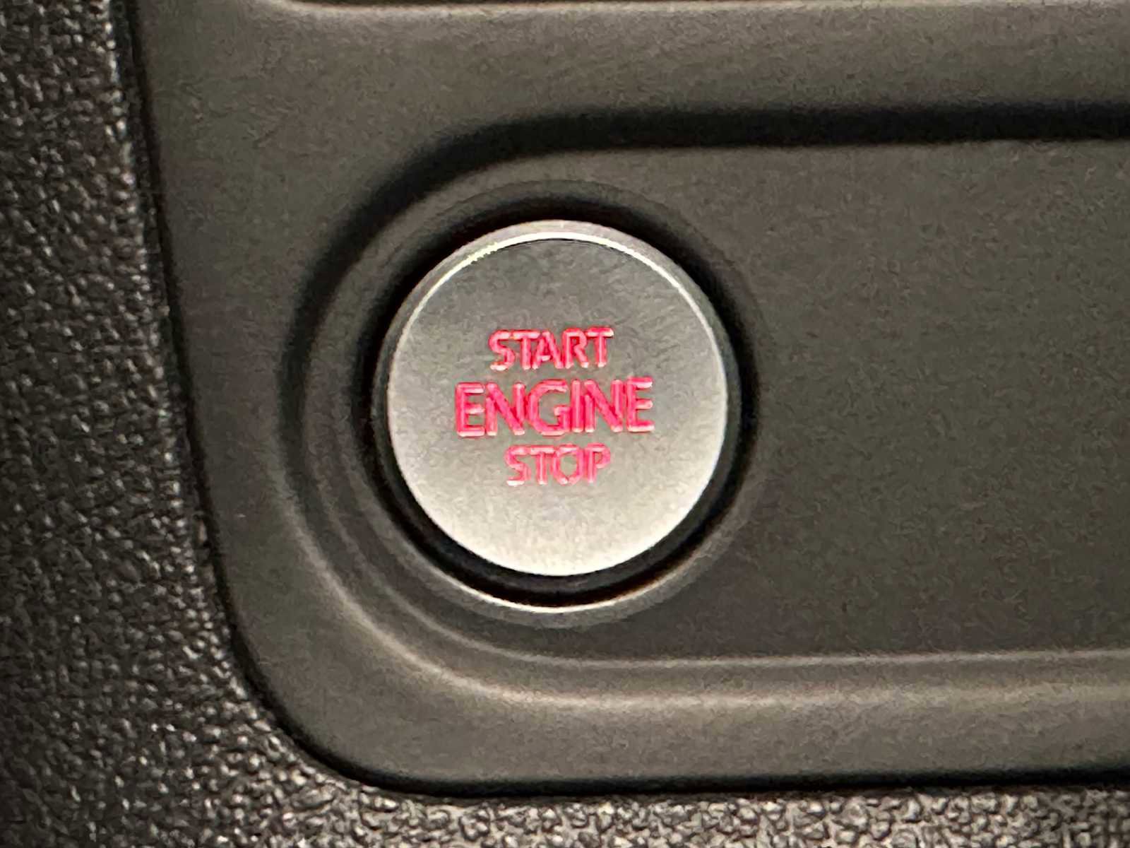 Used 2017 Volkswagen Tiguan S image 34