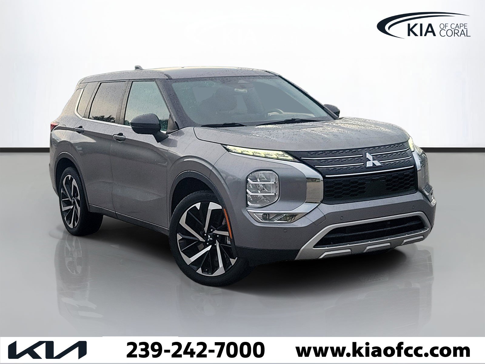 Used 2022 Mitsubishi Outlander SE FWD image 1