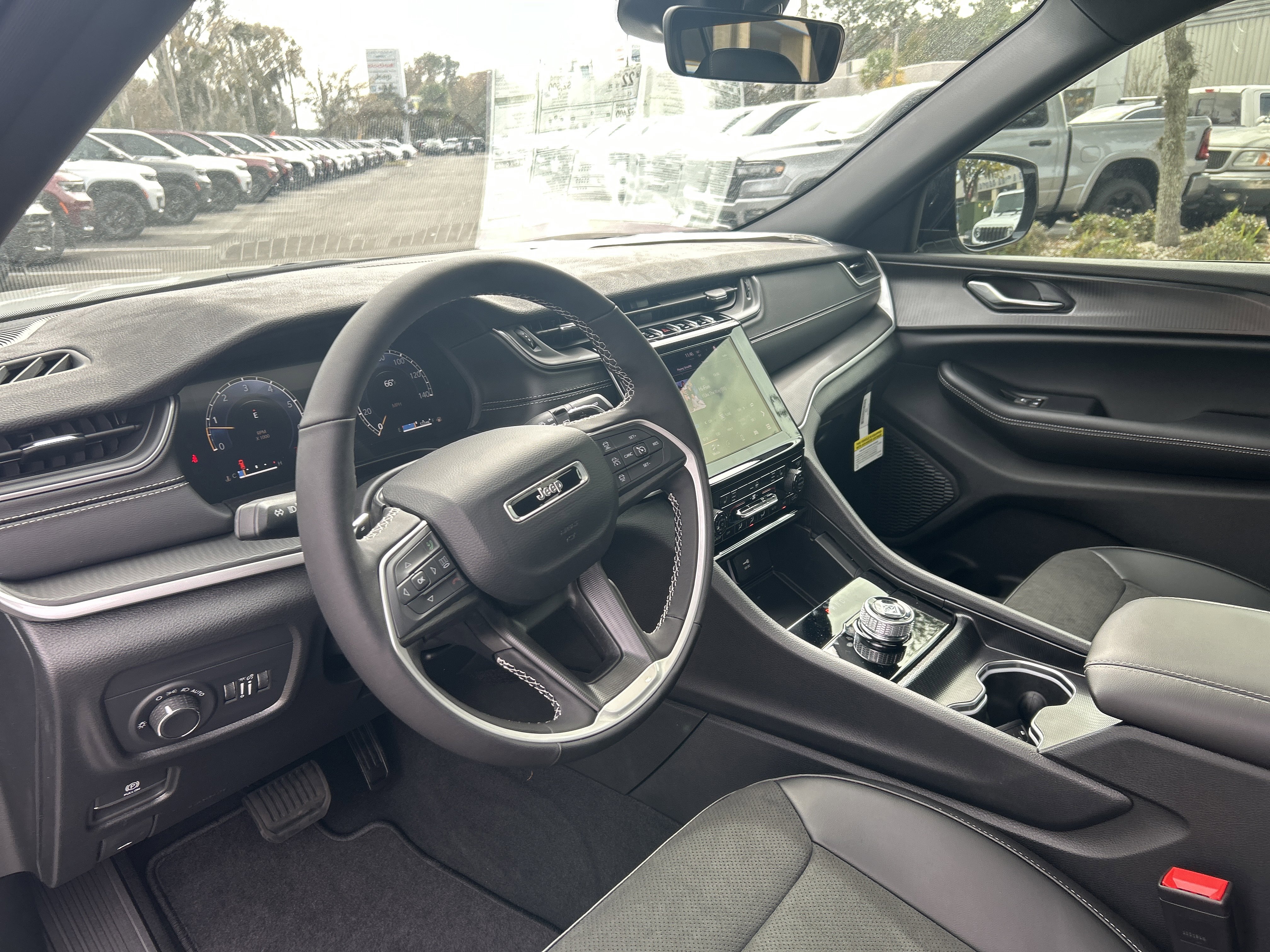 New 2025 Jeep Grand Cherokee Altitude image 17