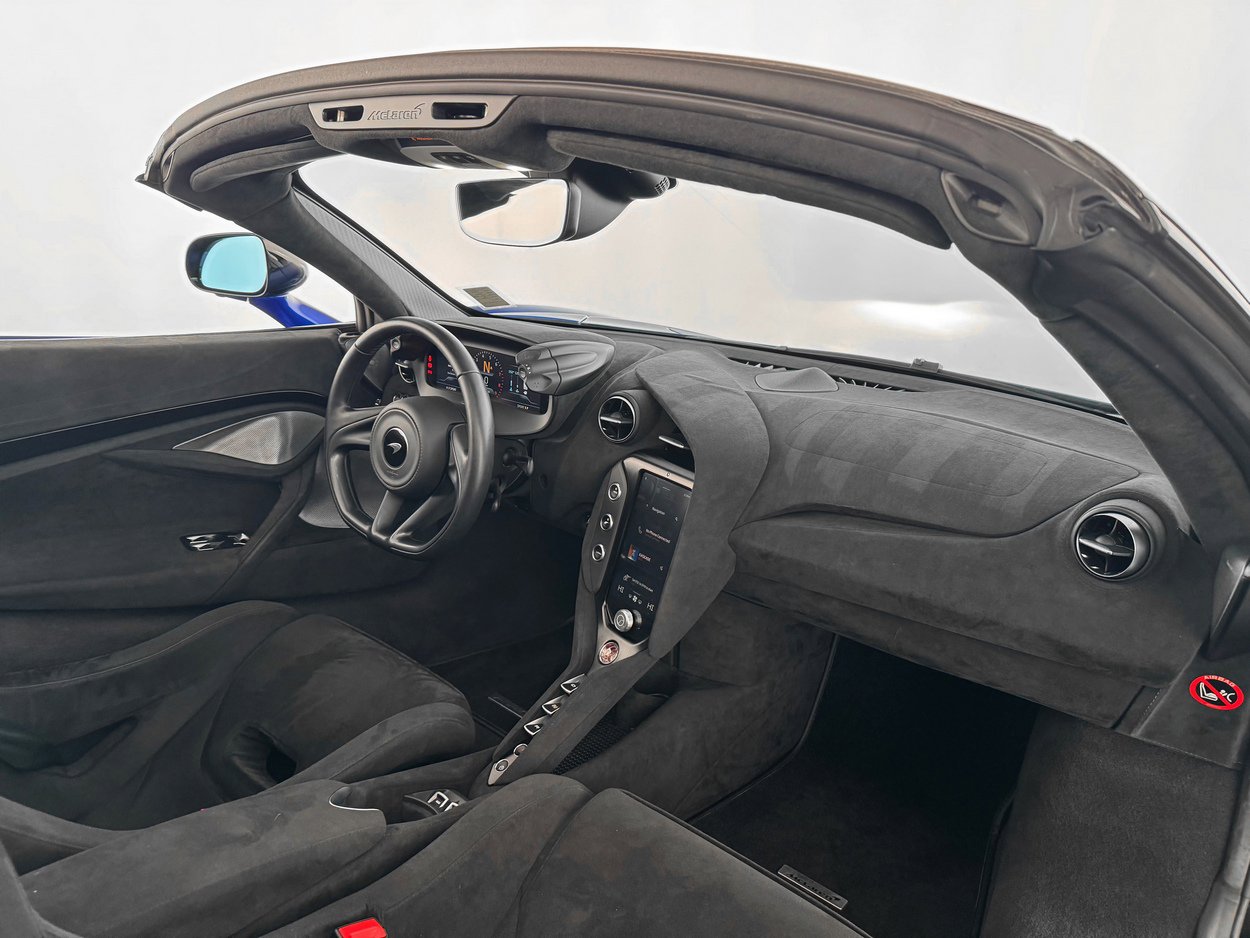 Used 2024 McLaren 750S Spider image 25