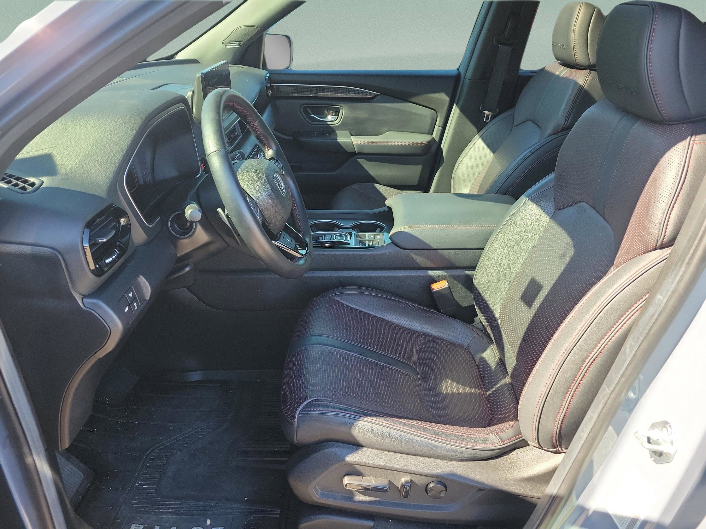 Certified 2025 Honda Pilot Black Edition image 11