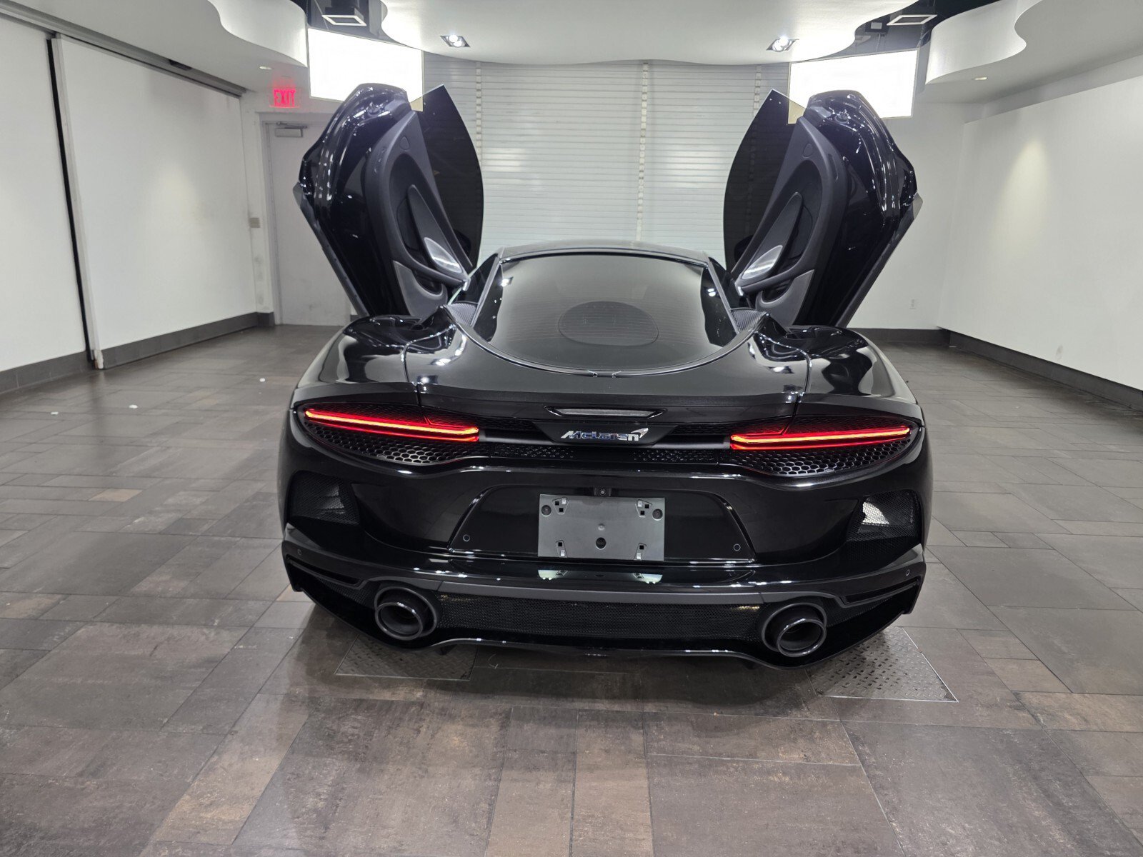 Used 2023 McLaren GT RWD image 21