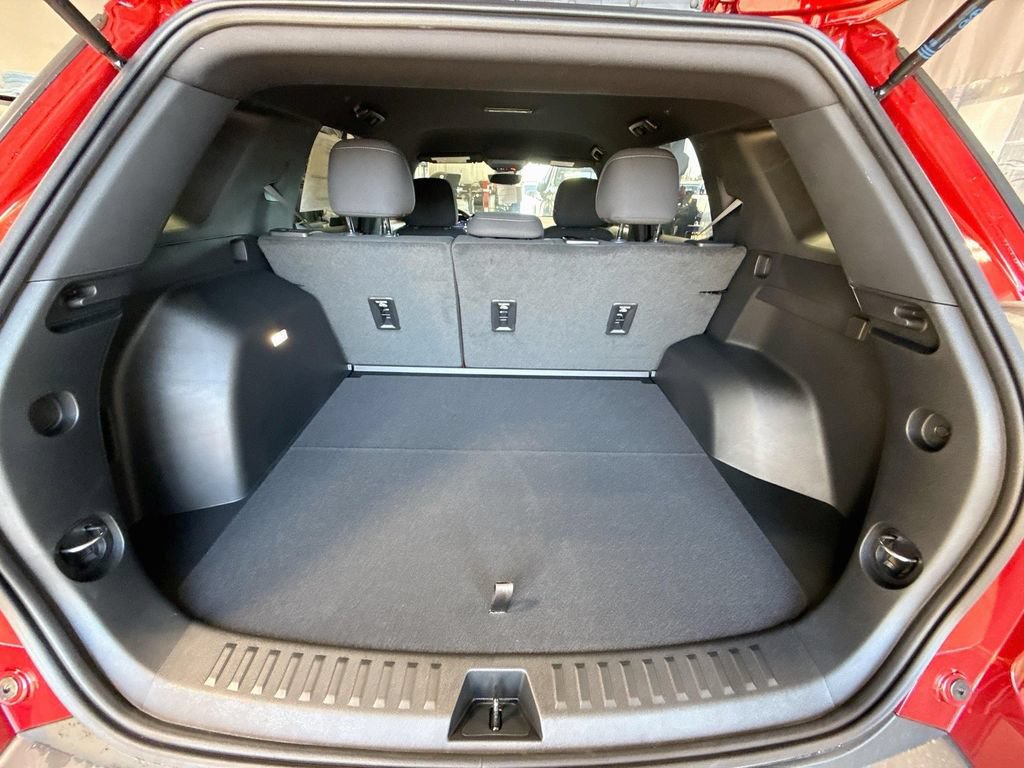 New 2027 Chevrolet Equinox LT w/ Safety and Technology Package FWD image 28