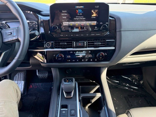 Used 2024 Nissan Pathfinder SL AWD/4WD image 19