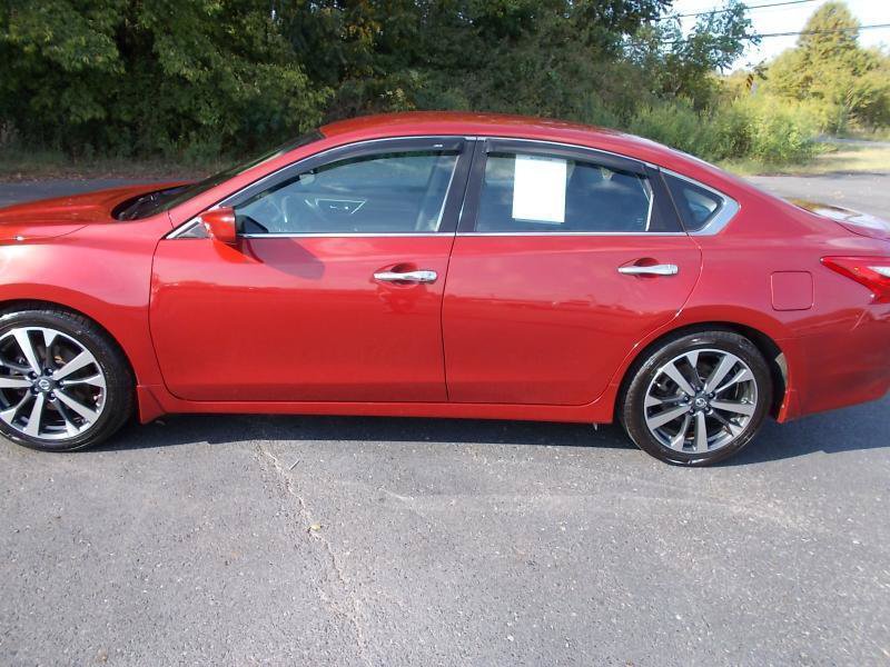 Used 2016 Nissan Altima 2.5 SR w/ LED Appearance Package FWD image 6