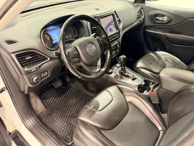 Used 2020 Jeep Cherokee Trailhawk w/ Cold Weather Group AWD/4WD image 46