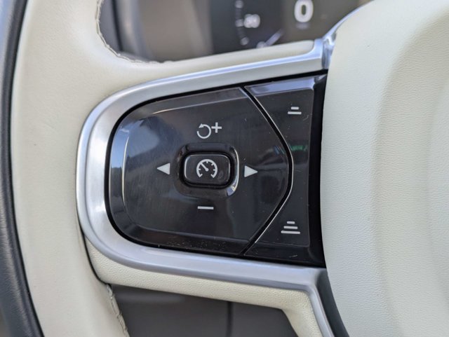 Used 2022 Volvo XC90 T5 Momentum w/ Protection Package Premier FWD image 24