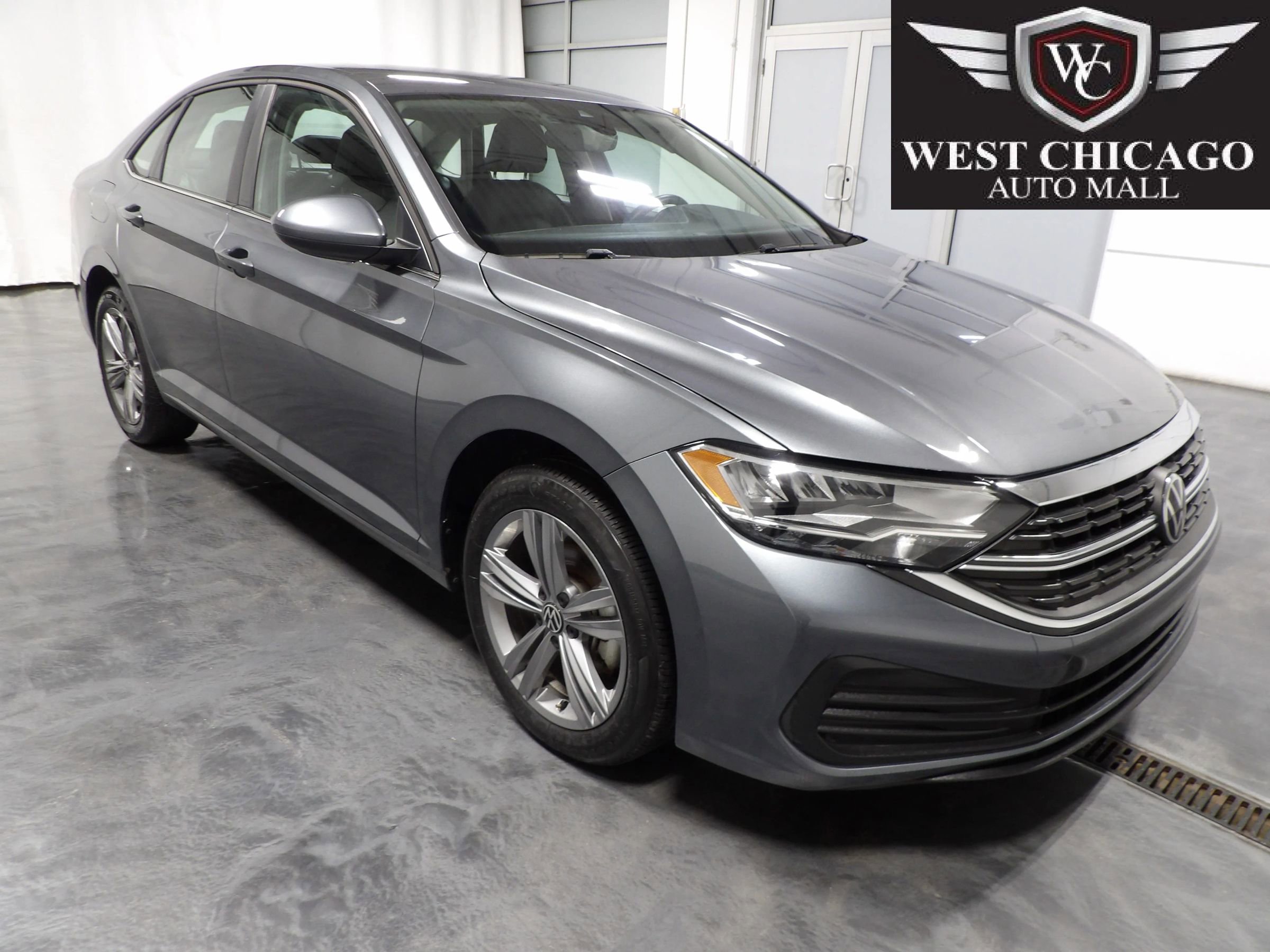 Used 2024 Volkswagen Jetta SE FWD image 1