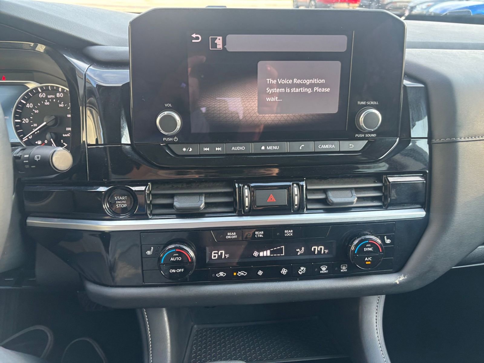 Used 2025 Nissan Pathfinder SV image 17