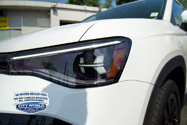 Used 2025 Volkswagen Taos SE w/ Panoramic Sunroof Package FWD image 8