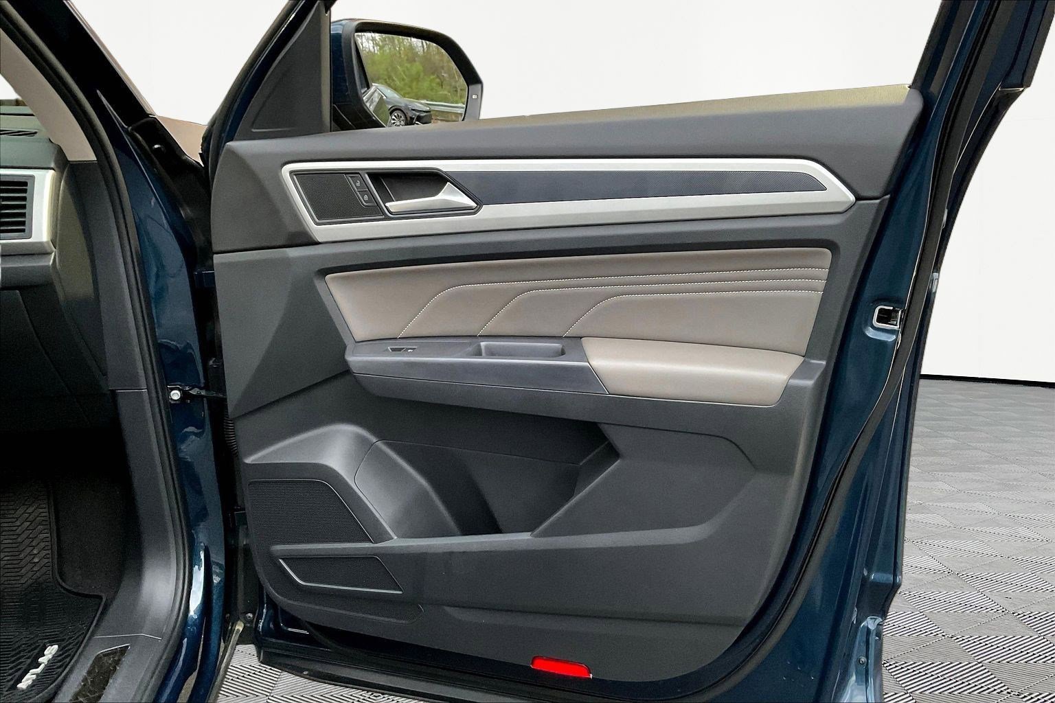 Used 2021 Volkswagen Atlas SE image 29