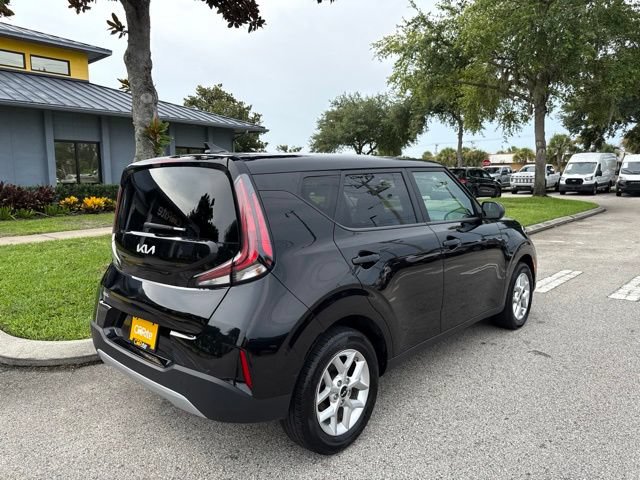 Used 2025 Kia Soul FWD image 7
