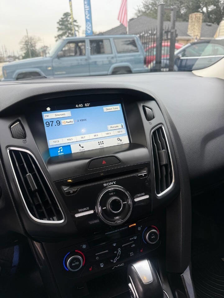 Used 2018 Ford Focus Titanium image 30