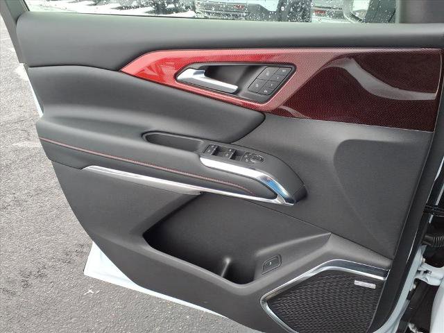 New 2026 Chevrolet Traverse RS w/ LPO, Floor Liner Package FWD image 9