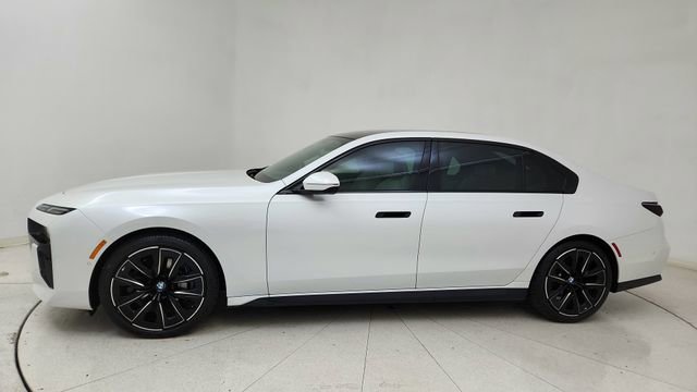 Used 2025 BMW 740i xDrive image 3