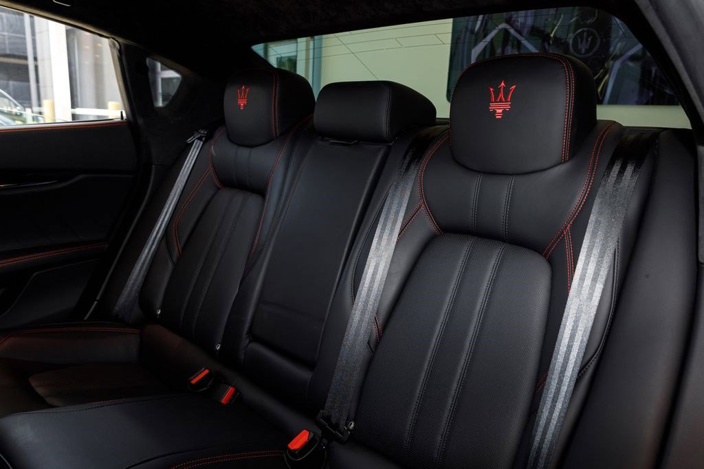 Used 2022 Maserati Quattroporte Modena RWD image 22