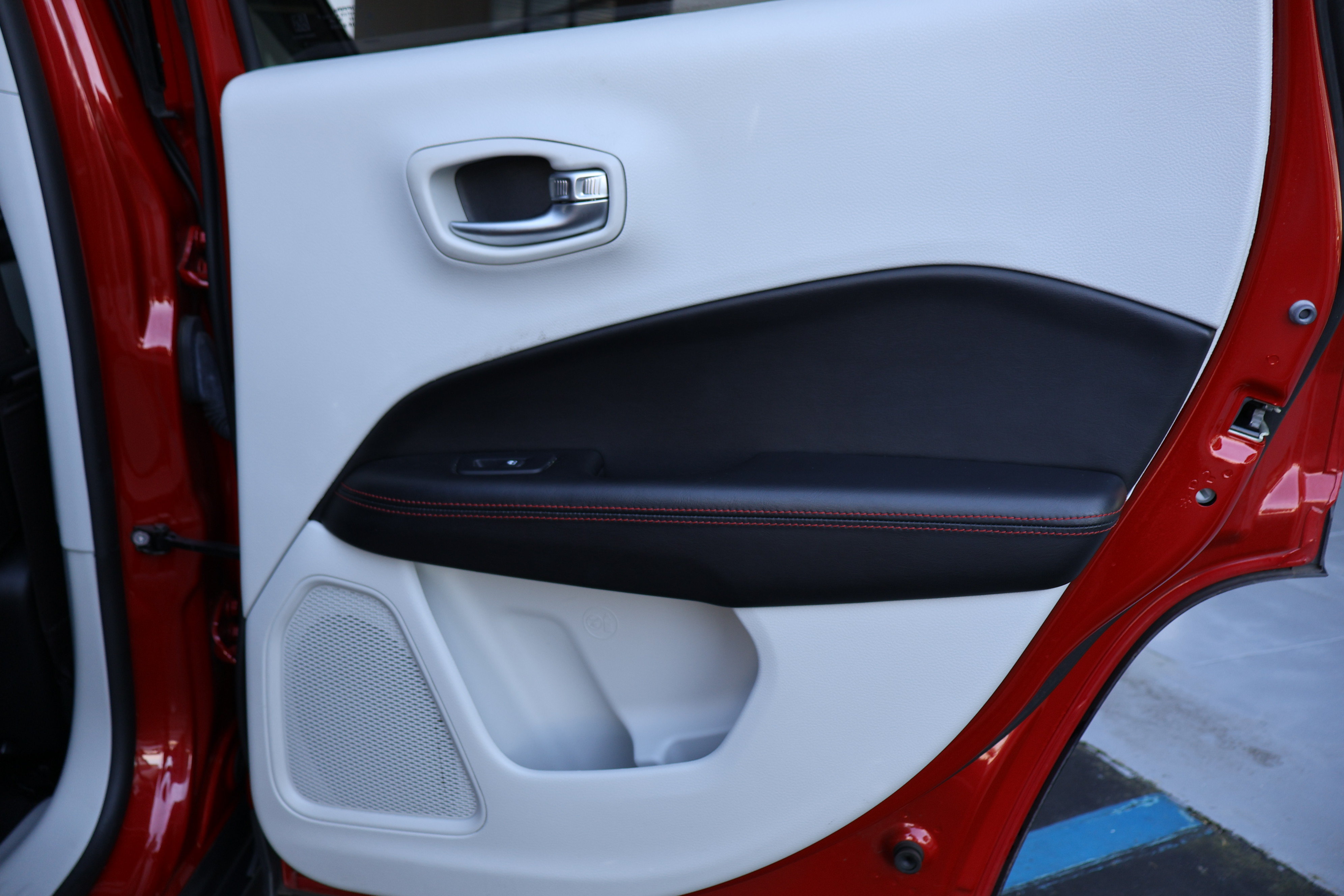 Used 2019 Jeep Compass Limited FWD image 22