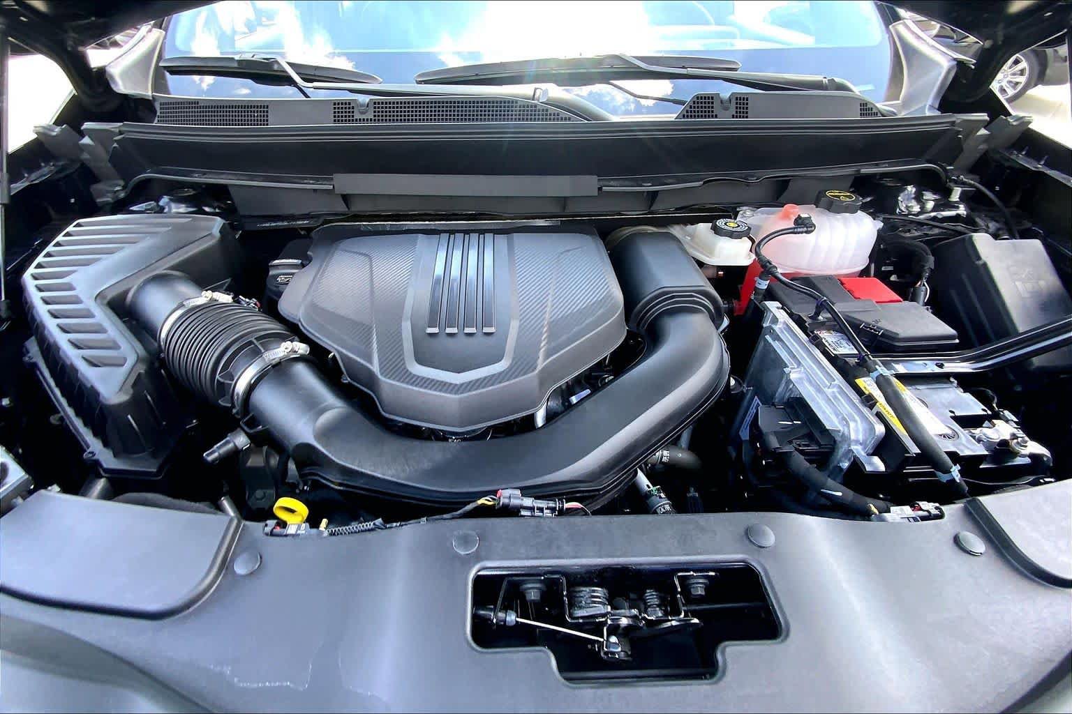 Used 2025 Chevrolet Traverse LT w/ Midnight/Sport Edition FWD image 31