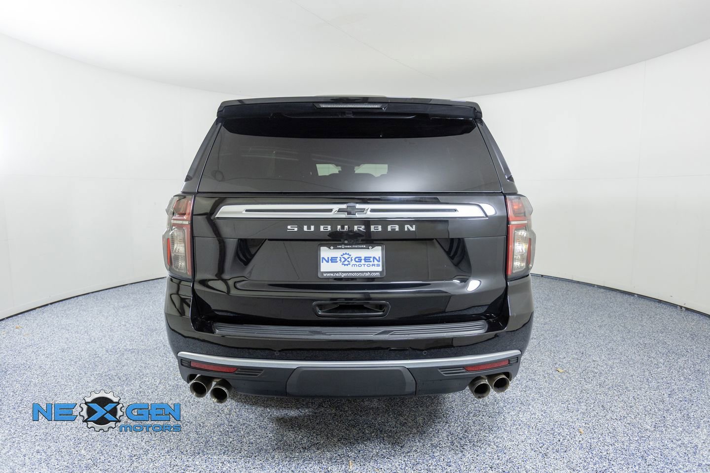 Used 2024 Chevrolet Suburban High Country w/ Advanced Technology Package image 6