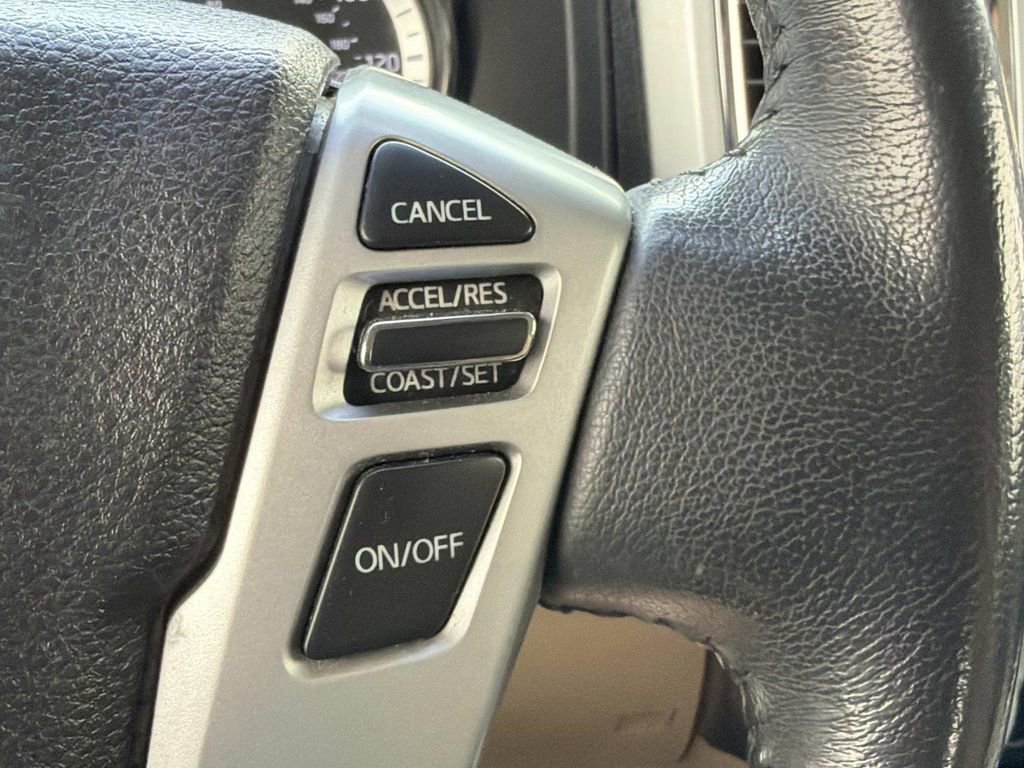 Used 2017 Nissan Titan SV image 20