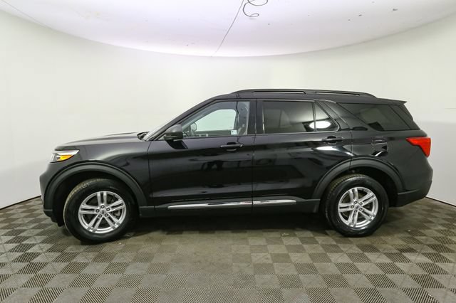 Used 2023 Ford Explorer XLT w/ Equipment Group 202A AWD/4WD image 6