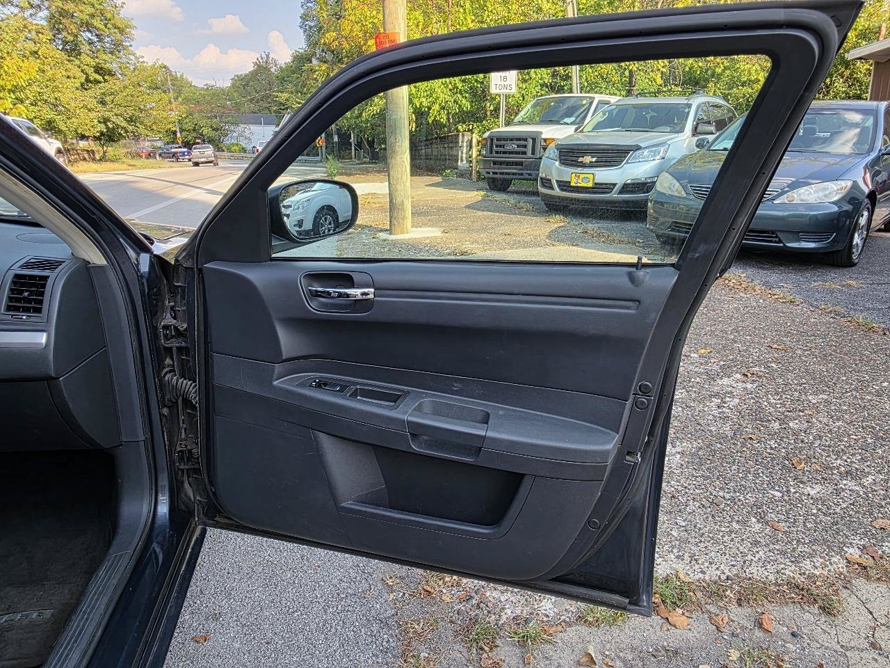 Used 2008 Chrysler 300 LX RWD image 33