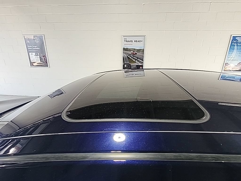 Used 2022 Toyota Avalon XLE w/ Moonroof Package FWD image 12