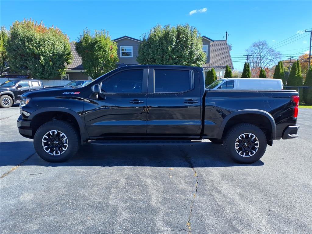Used 2025 Chevrolet Silverado 1500 ZR2 w/ Technology Package image 2