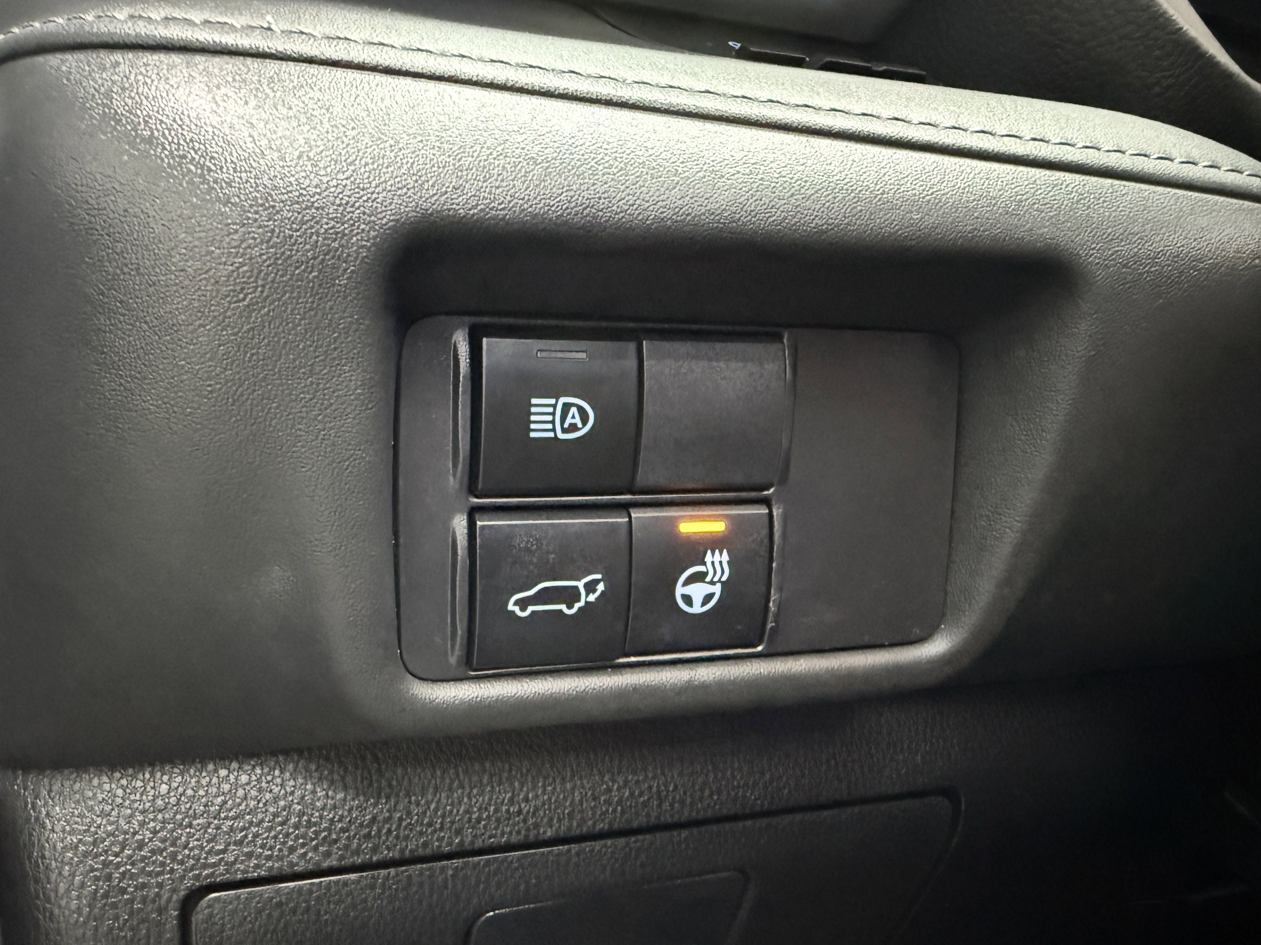 Used 2022 Toyota Highlander XLE AWD/4WD image 17