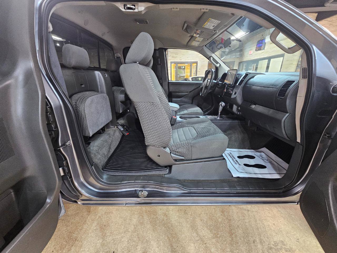 Used 2017 Nissan Frontier SV image 14