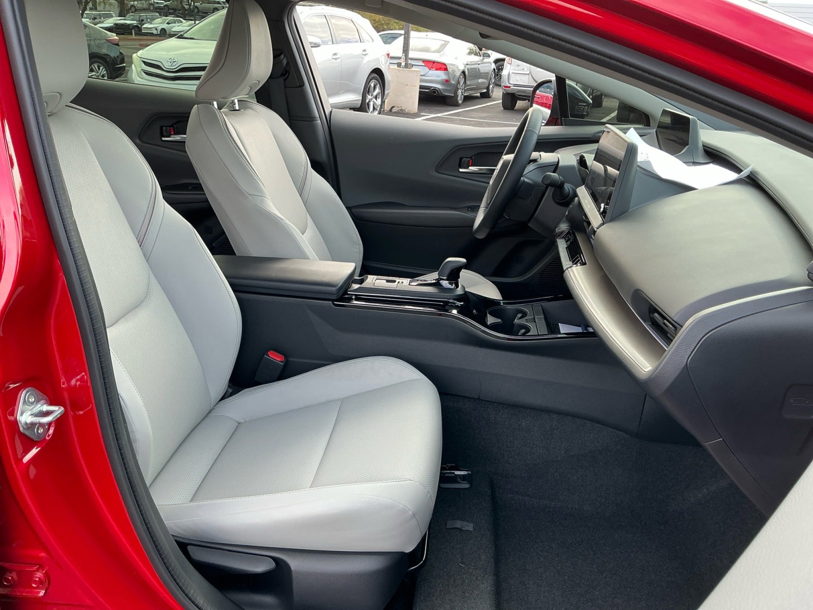 Used 2025 Toyota Prius XLE image 19