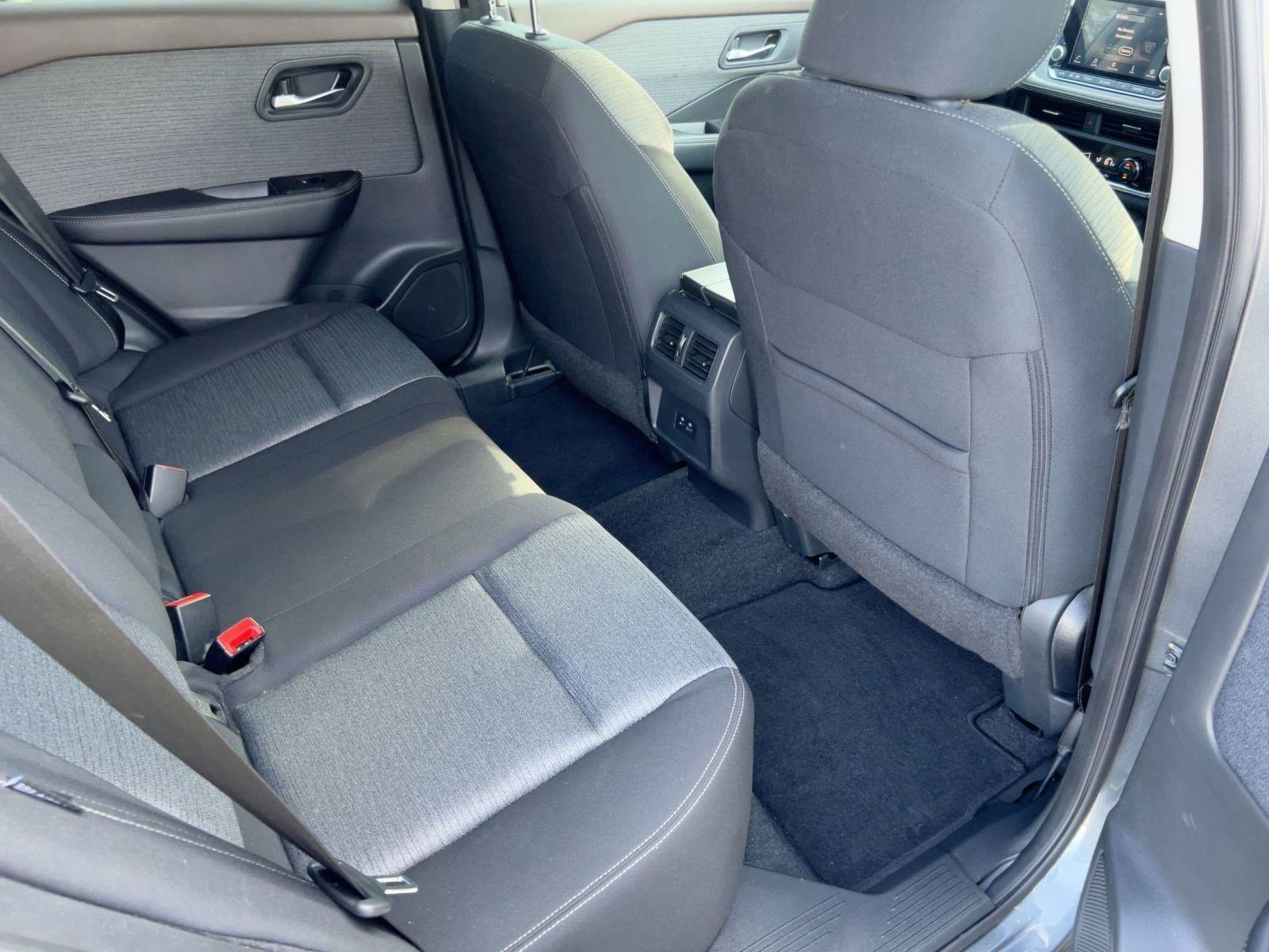 Used 2023 Nissan Rogue SV image 28