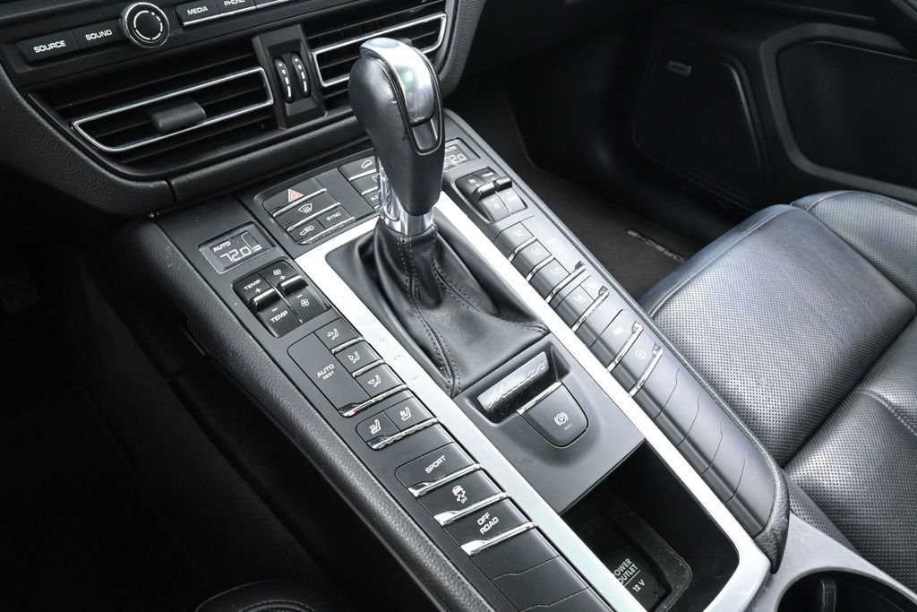 Certified 2020 Porsche Macan AWD/4WD image 21