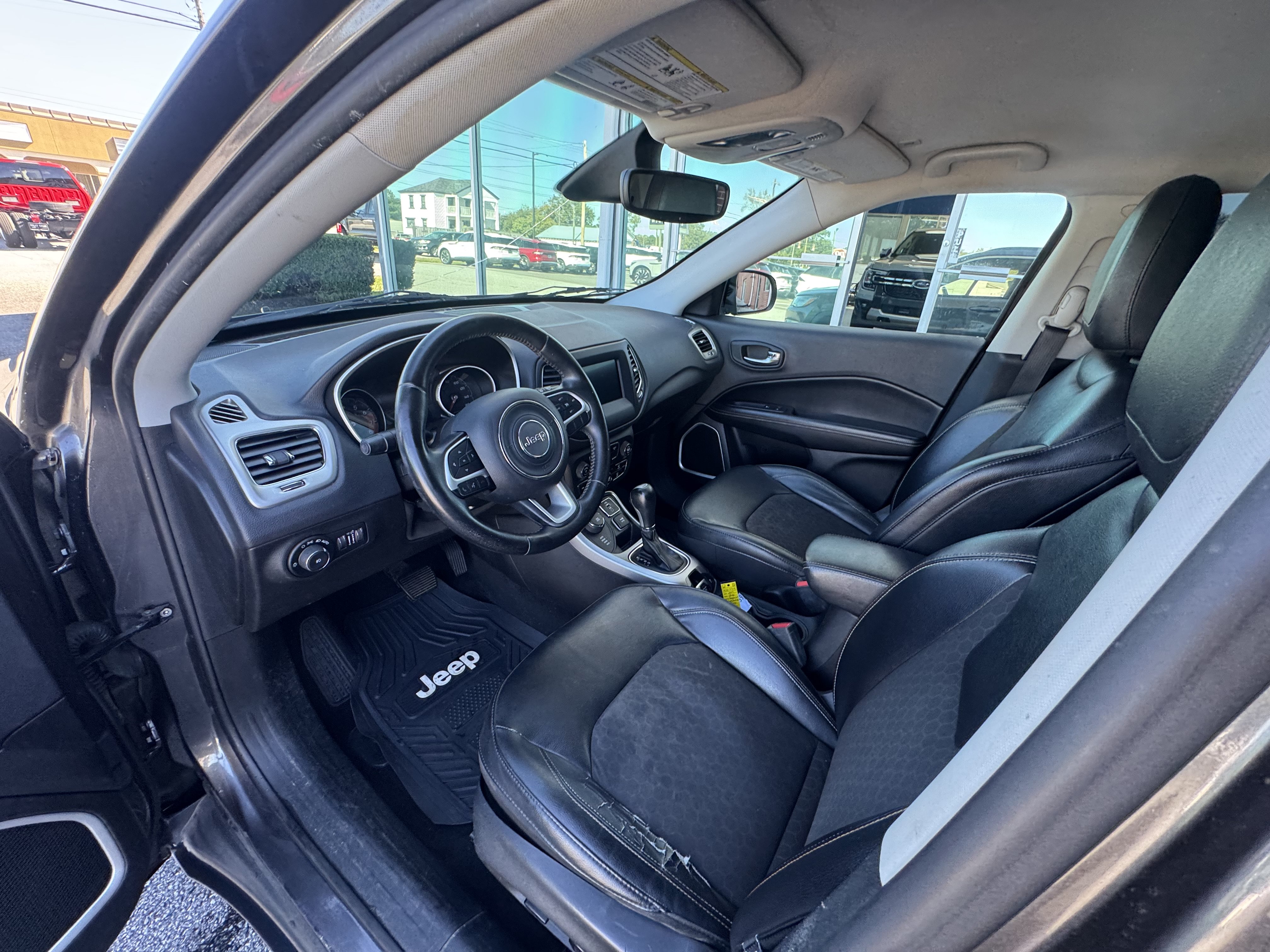 Used 2017 Jeep Compass Latitude w/ Popular Equipment Group AWD/4WD image 11