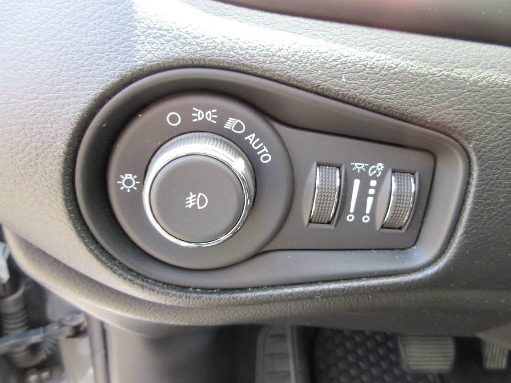 Used 2023 Jeep Renegade Trailhawk w/ Sun/Sound Group AWD/4WD image 25