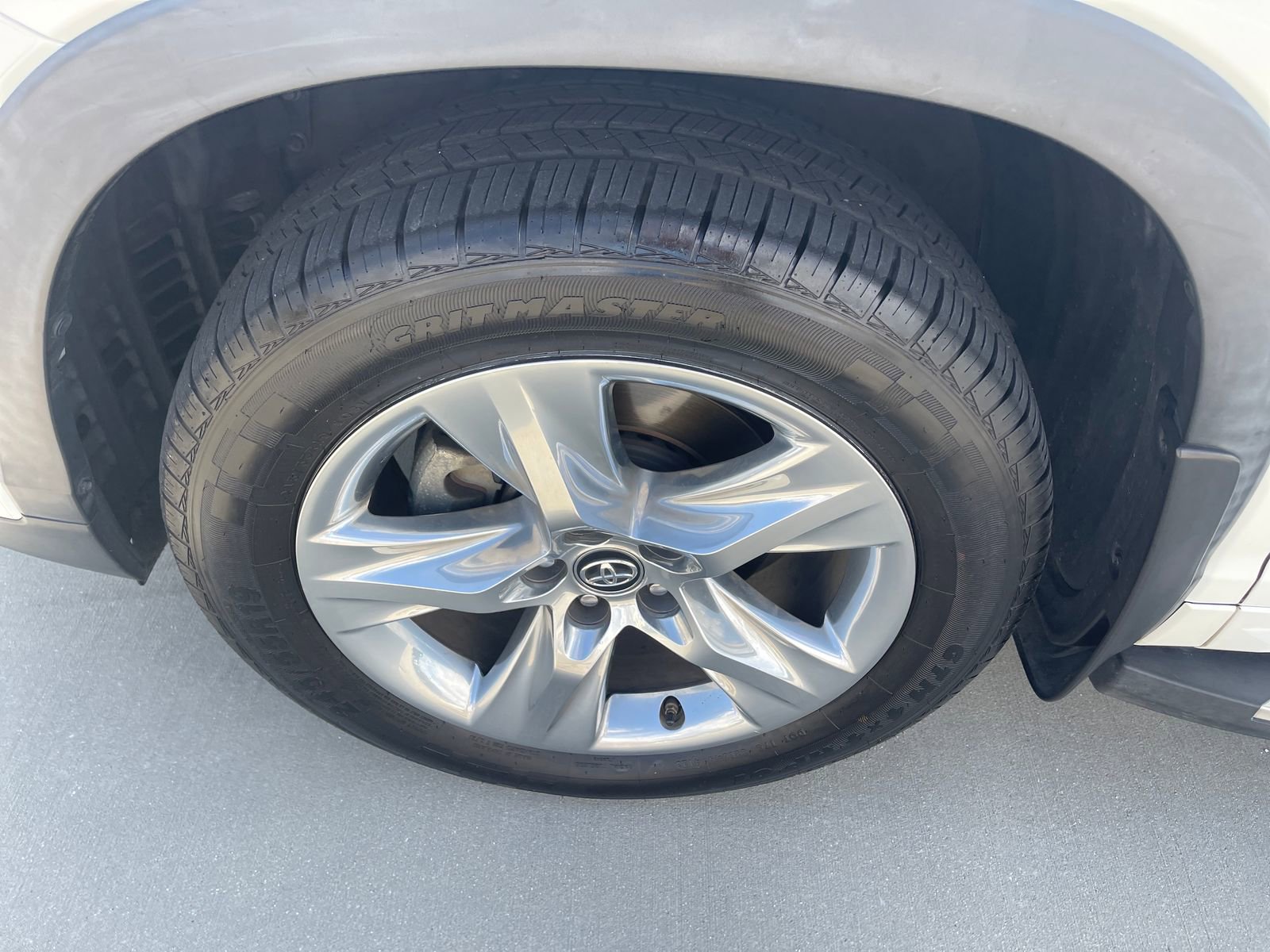 Used 2019 Toyota Highlander Limited FWD image 14
