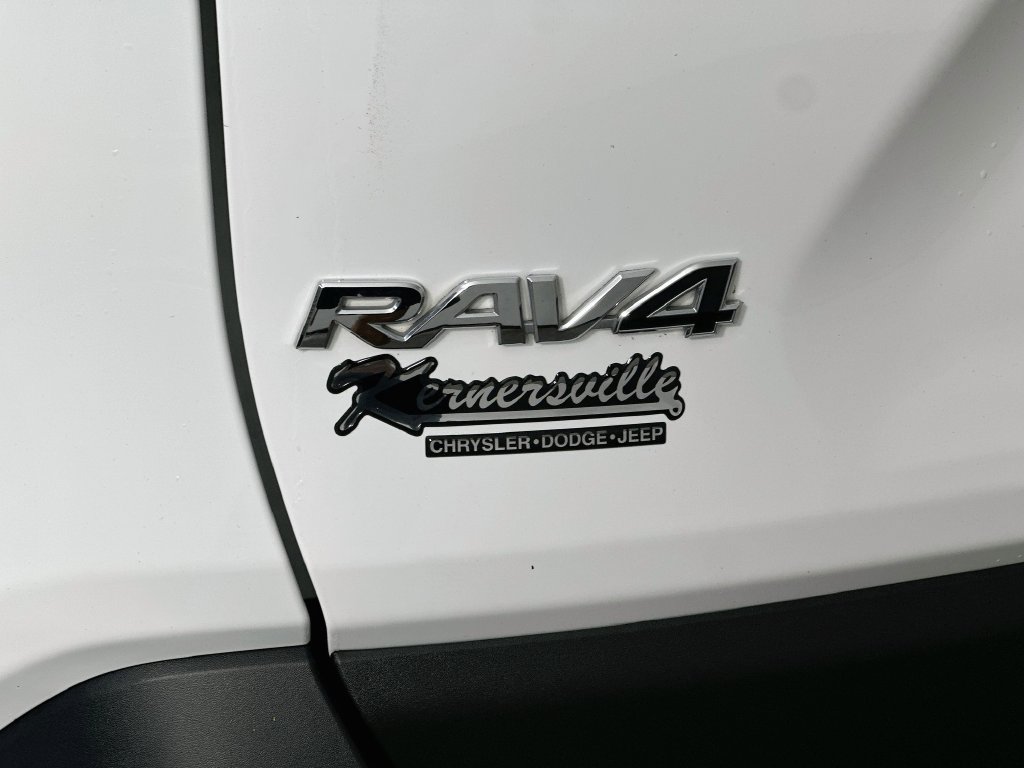 Used 2025 Toyota RAV4 LE AWD/4WD image 26