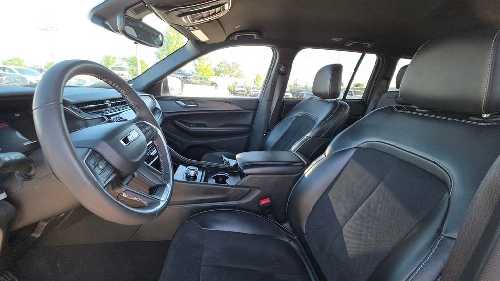 Used 2024 Jeep Grand Cherokee Altitude AWD/4WD image 11