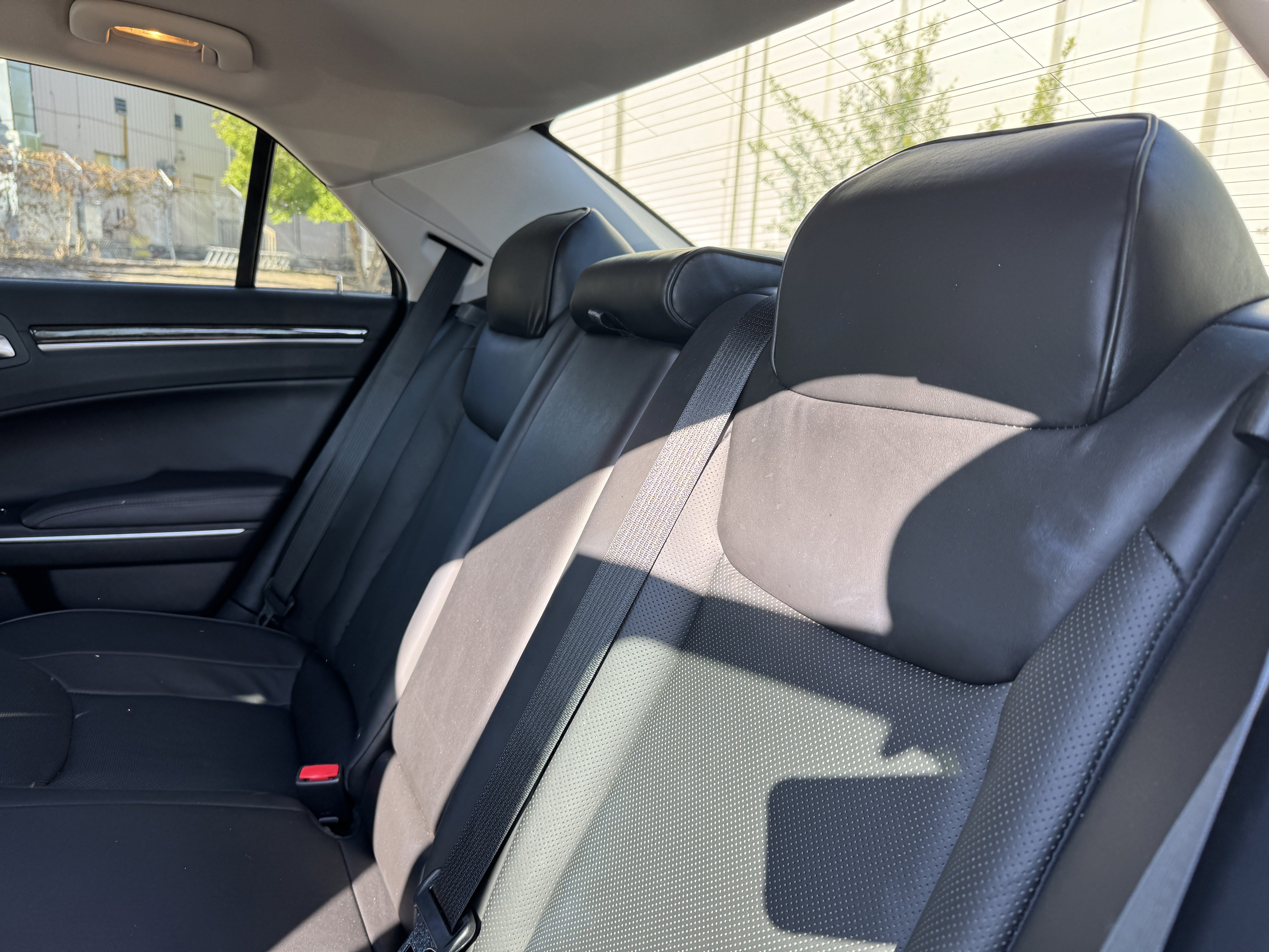 Used 2018 Chrysler 300 Limited w/ Safetytec Plus Group RWD image 16