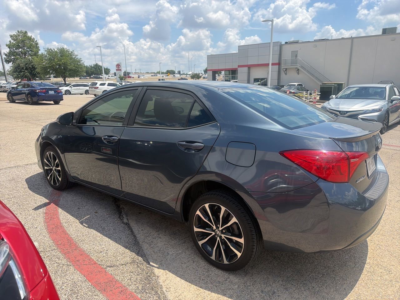 Used 2018 Toyota Corolla SE FWD image 5