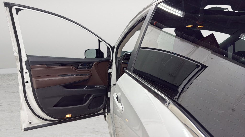 Used 2025 Honda Odyssey Touring image 14