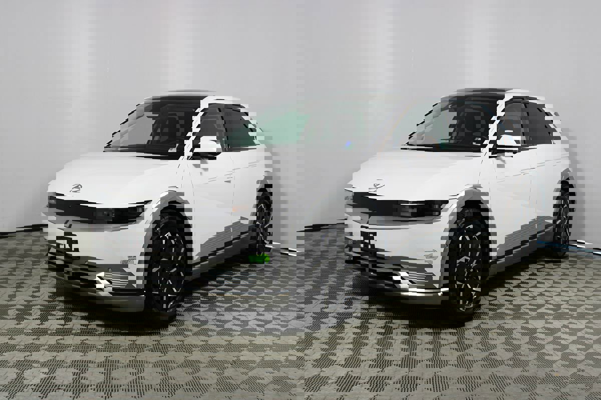 Used 2023 Hyundai Ioniq 5 Limited image 3