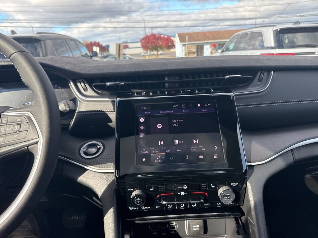 New 2025 Jeep Grand Cherokee Altitude image 22