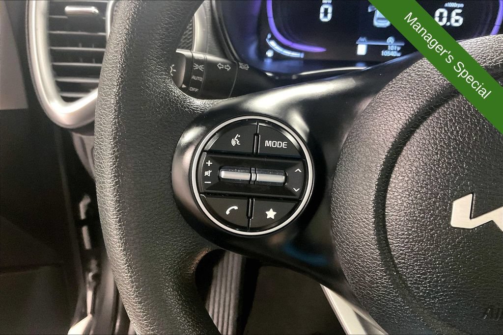 Used 2025 Kia Soul LX w/ LX Technology Package FWD image 23