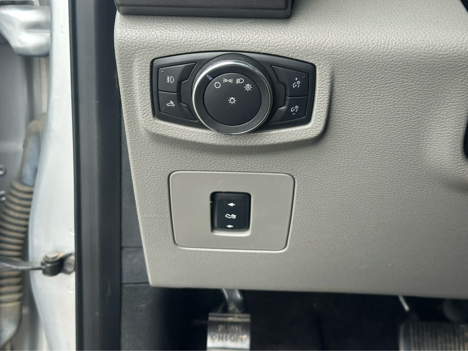 Used 2016 Ford F150 XLT w/ Equipment Group 302A Luxury AWD/4WD image 19