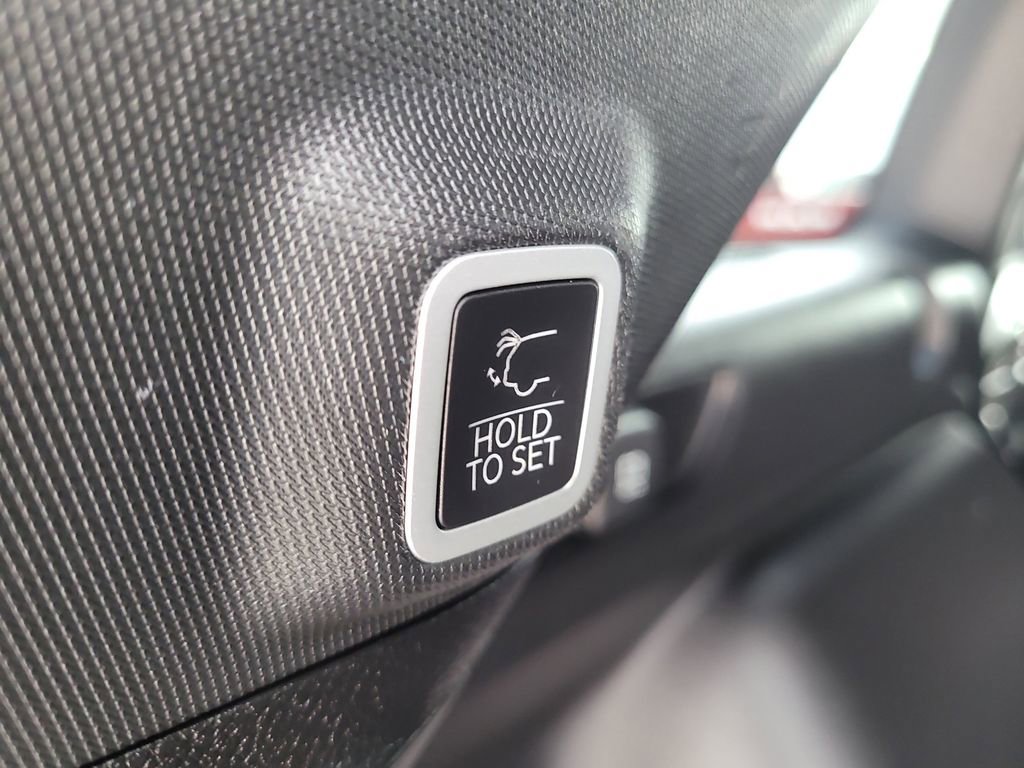 Used 2023 Jeep Grand Cherokee Altitude image 8