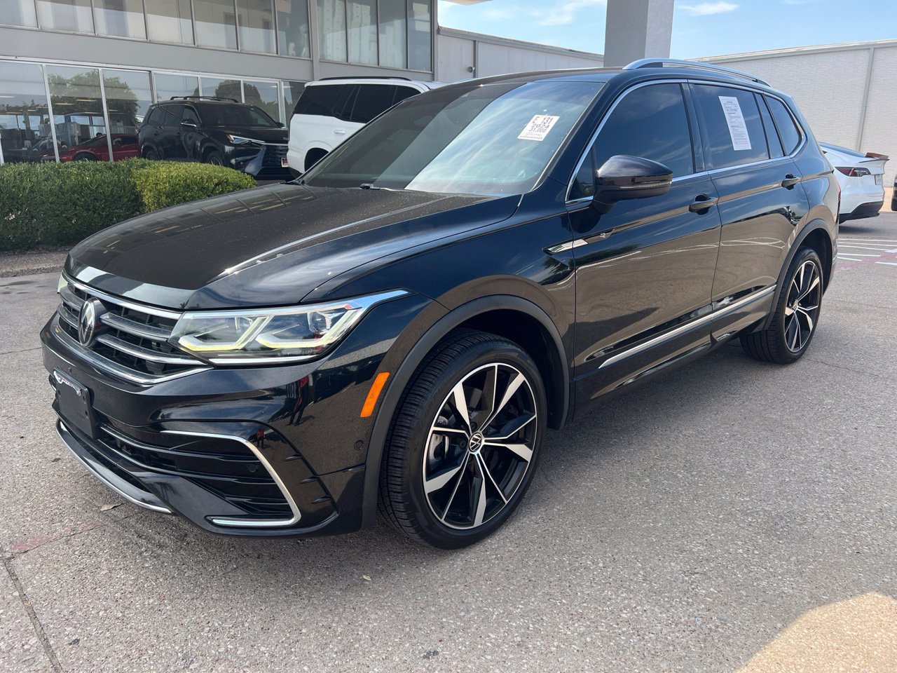 Used 2024 Volkswagen Tiguan SEL R-Line AWD/4WD image 1