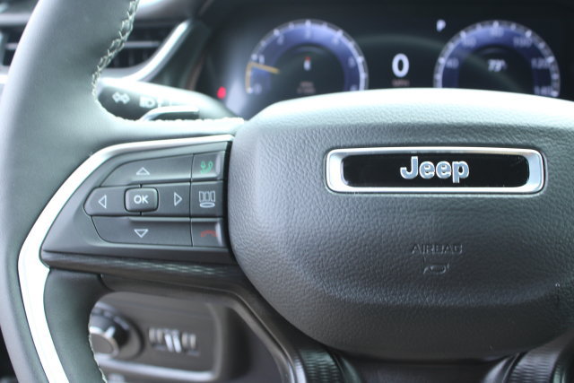 Used 2025 Jeep Grand Cherokee L Laredo w/ Luxury Tech Group I AWD/4WD image 14